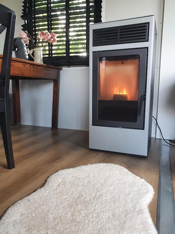 Houten Huisje Tussen Paarden Nieuwerkerken 외부 사진